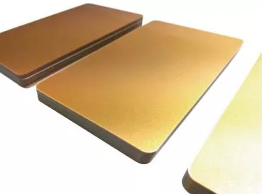 Plastikkarte soft gold dunkel mit Unterschriftfeld